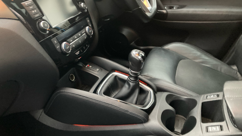 Nissan Qashqai 1.3 DiG-T 160 Tekna 5dr Petrol Hatchback